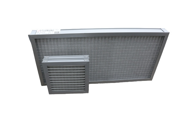 Silber runzelte Aluminiumnetz-einleitenden Luftfilter im Karton-Paket